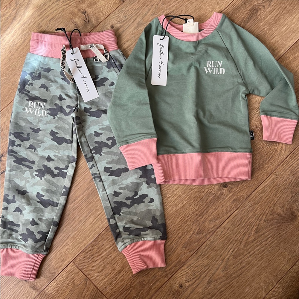 NWT Feather 4 Arrow sweat outfit